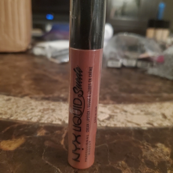 NYX PROFESSIONAL MAKEUP Liquid Suede Cream Lipstick Tea Cookies Muted Rose - Picture 5 of 6